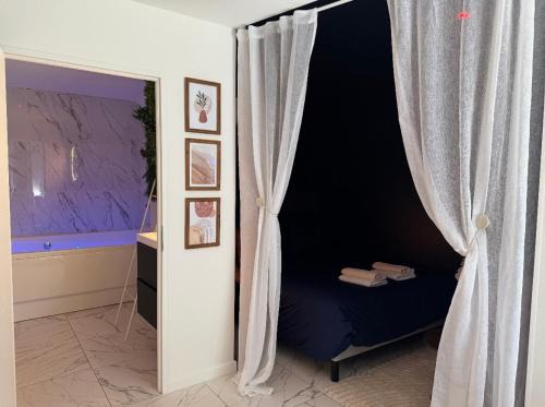 Livron-sur-Drome Apartment | Secret room