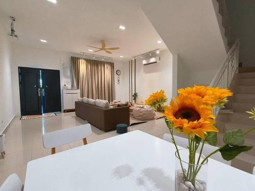Malacca City House | SecreteGarden627 3 storey 5r4b PartyHome 12-20pax