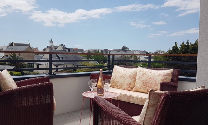 Quiberon Apartment | Secure luxury residence, top floor, terrace, beach 500m away, garage