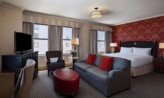 Downtown Austin Resort | See Iconic Attractions! Elegant Suites Near Theatre and Park! Pets Allowed Here!