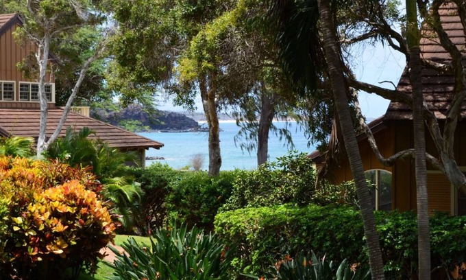 Maunaloa House | See Kalaupapa! Laid back Molokai beach-hideaway awaits.