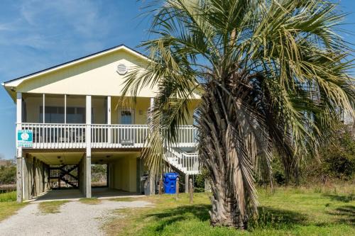 Long Beach House | See Otter by Oak Island Accommodations