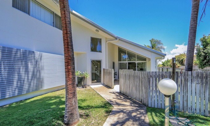 Woodgate House | Seeking Tranquility? This Ocean Front Unit is Very Private