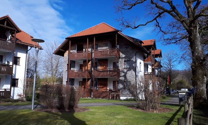 Arlaching Apartment | Seerose, 46sqm, 2 bedrooms, balcony and garden view