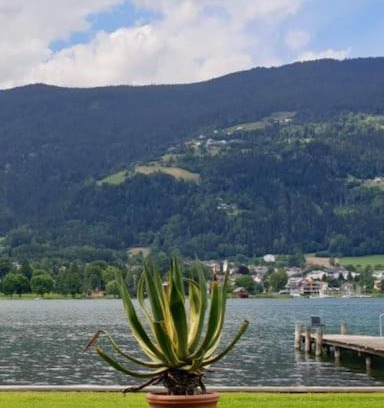 Landskron Apartment | Seewohnung mit direktem Seezugang-Skiliftnähe