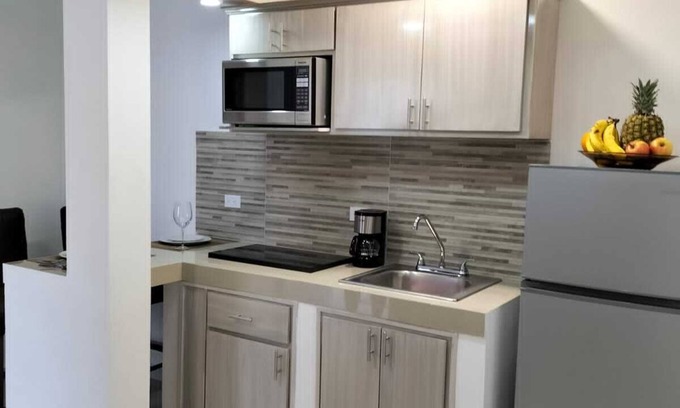 Esterito Apartment | Seguro Cómodo Bonito Bien Comunicado Apartamento 3cuadras del Malecón de La Paz
