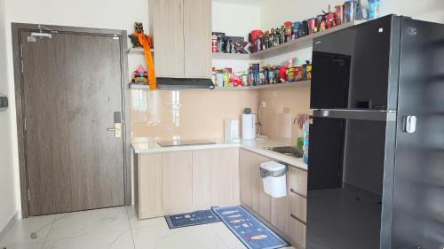 District 9 Apartment | Selena