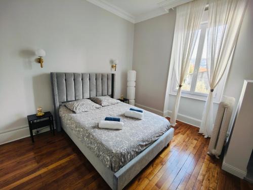 Centre Ville House | Self-checkin house - Private rooms to rent in a beautiful town house - Not a hotel - Shared facilities - Extra fee for sheets and towels - Private parking - Check your plateform inbox and follow check-in instructions - Chambres privées - Arrivée autonome