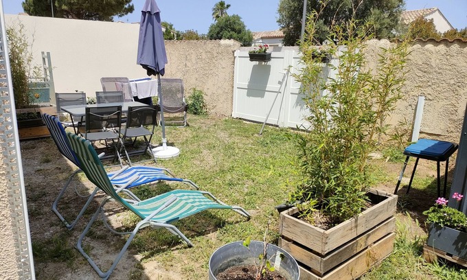 Serignan House | Self-contained apartment in house for 2 people, air-conditioning, garden, wifi.