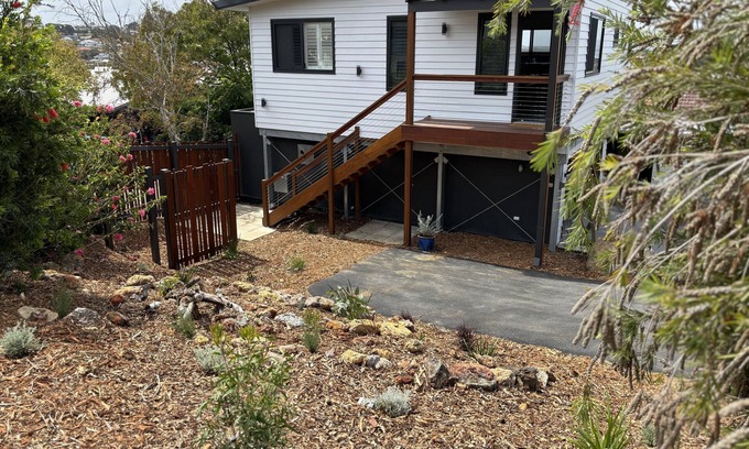Middleton Beach Apartment | Self contained 2x1 in Middleton Beach, with deck, overlooking Middleton Beach