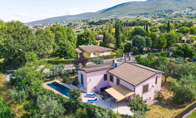 Montecchio House | Self contained house with private pool.