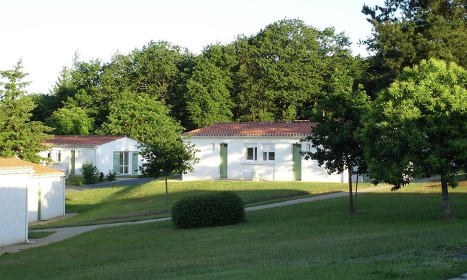 Chantonnay Apartment | Semi-detached bungalow with microwave, in the great Vendée
