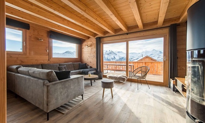 La Toussuire House | Semi-detached chalet near the slopes with panoramic views