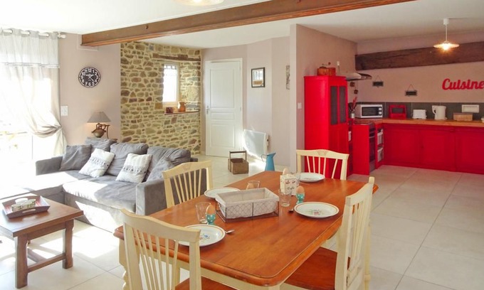 Bacilly House | Semi-detached house, Bacilly in Manche - 4 persons, 2 bedrooms