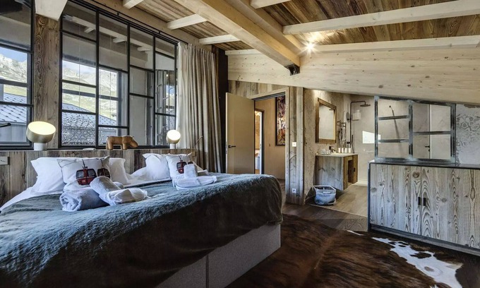 Tignes le Lac Ski Chalet | Semper Vivens Residence - Chalets for 10 People