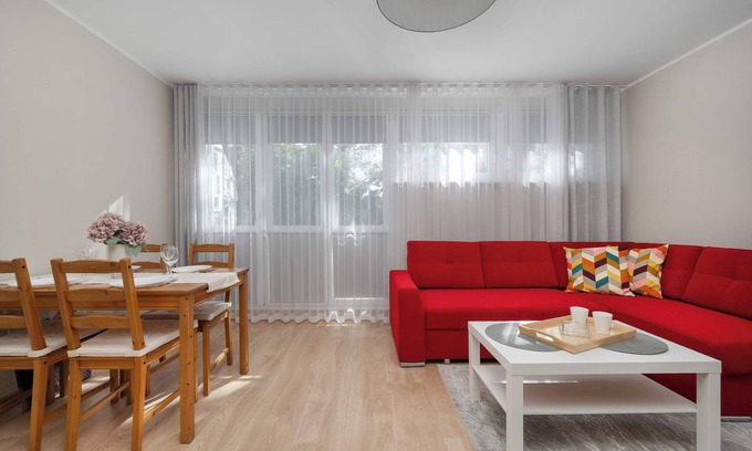 Srodmiescie Apartment | Sempołowskiej 68 Wrocław | Red Apartment with Desk for Remote Work