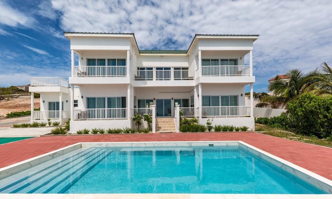 Juba Sound Apartment | Sensational Turtle Tail Drive Oceanfront Escape