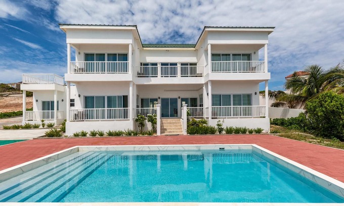 Juba Sound Apartment | Sensational Turtle Tail Drive Oceanfront Escape