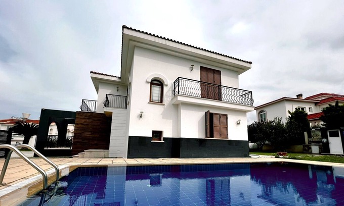 Yenisehir Apartment | Separate Villa with Pool and Garden in Bellapais