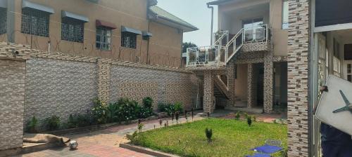 Limete House | Serene 5-Bedroom Apartment in Kinshasas 10me Rue Limete-Rsidentiel