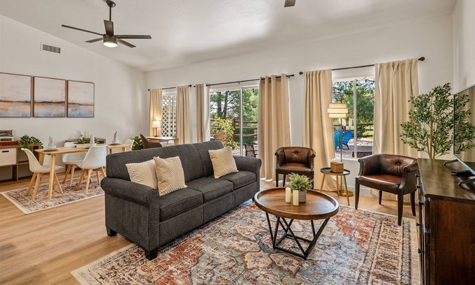 Cottonwood House | Serene and Comfortable 3bdr Home in Cottonwood! Community Pool & Hot Tub - Cedar