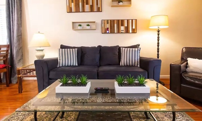 Ridgecrest Apartment | Serene Business-Friendly Getaway ~ ♛Queen Bed, Pkg