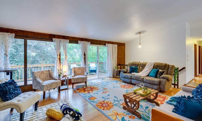 Lake Forest Park House | Serene & Cozy Home in Lake Forest Park