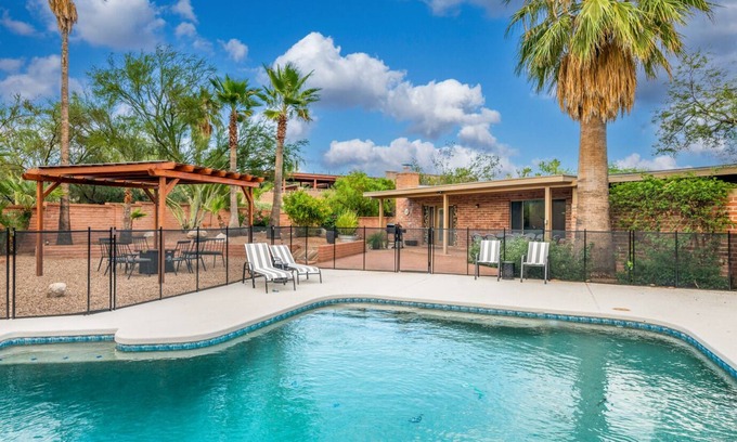 Tucson House | π Serene Foothills Oasis w/ Pool & Grill, Sleeps 10 π