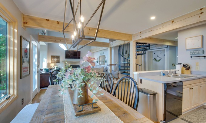 Pedlars Edge Cabin | Serene Hideaway with Views, 1 Mi to Hike & Ski!