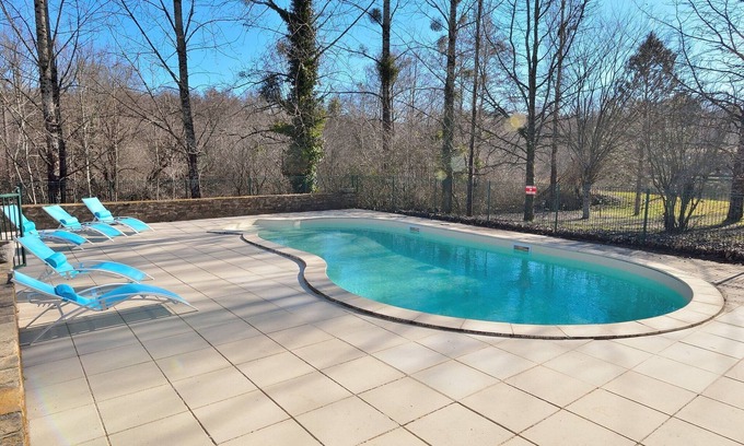 Cussac House | Serene Holiday Home in Cussac with Private Terrace, Barbeque