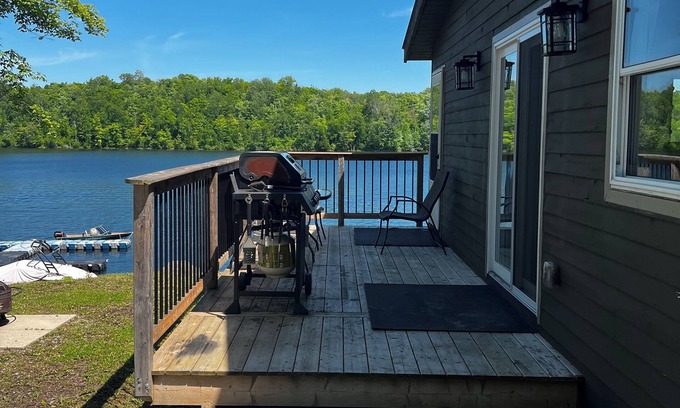 Frontenac Cottage | Serene Lakeside Retreat: The Crow Lookout Cottage on Crow Lake