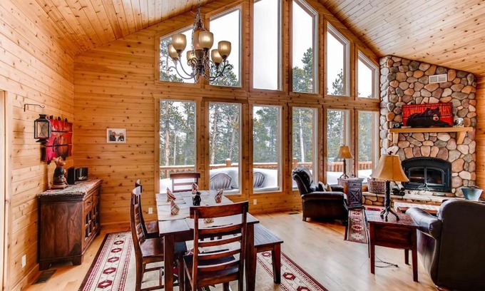 Valley of the Sun House | Serene Mountain Cabin Nestled Amongst the Pines - Alpenhaus
