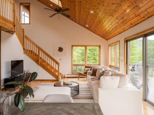 Fleischmanns House | Serene Mountain Lodge by Summer