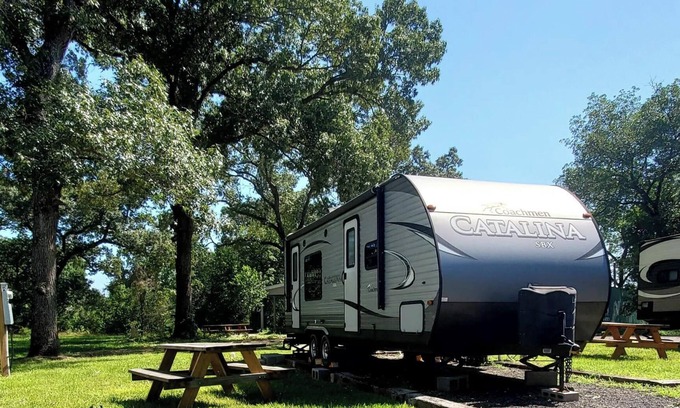 Montgomery County Ski Chalet | Serene Pinehurst Camper - Sleeps 2 - Pet Friendly