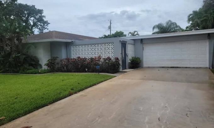 Palm Beach - West Palm Beach House | Serene sanctuary of calm and relaxation nestled in the heart of the city.