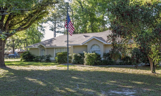 Fellowship House | Serene, Spacious 3 Bedroom Pool Home 7 min from WEC!