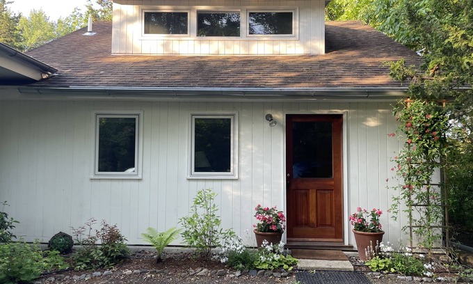 Livingston Cottage | Serene, stylish cottage - close to Hudson - New Listing