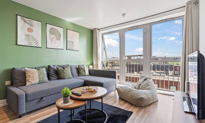 Birmingham City Centre Apartment | Serene Suite-Free Parking+Pool Table+Netflix