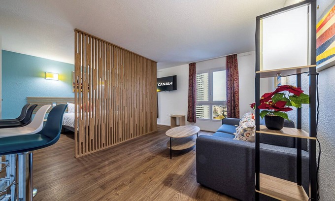 Gambetta Apartment | Serenity Aparthotel - 4 pax - La défense 10 minutes walk to Subway