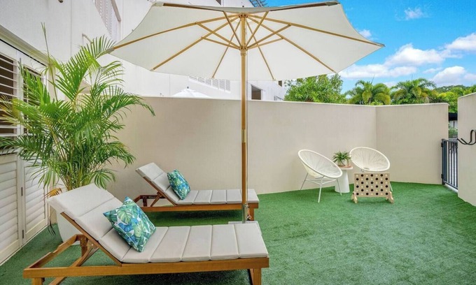 Cairns North Apartment | Serenity at The Edge A Private Poolside Apartment