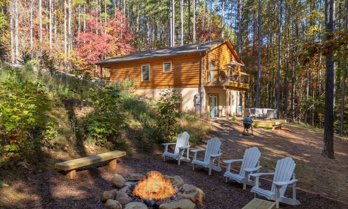 Lake Lure House | Serenity Cabin | Mountain Views, Hot Tub, Game Room and Fire Pit – 5 Min to Lake Lure!
