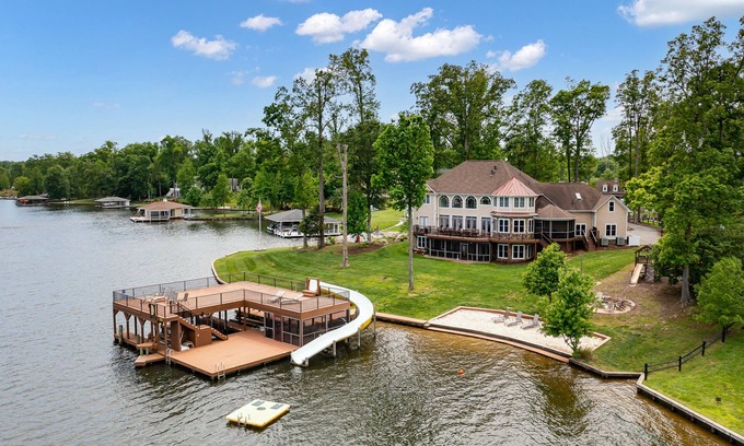 Bumpass House | Serenity Cove-Waterslide! You won't want to go back home.