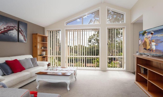Corlette House | Serenity Peaceful house with air con Netflix and WI-FI