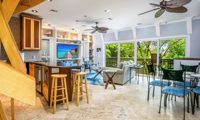 New Town House | Serenity Retreat- 2/2 townhouse with pool and dock