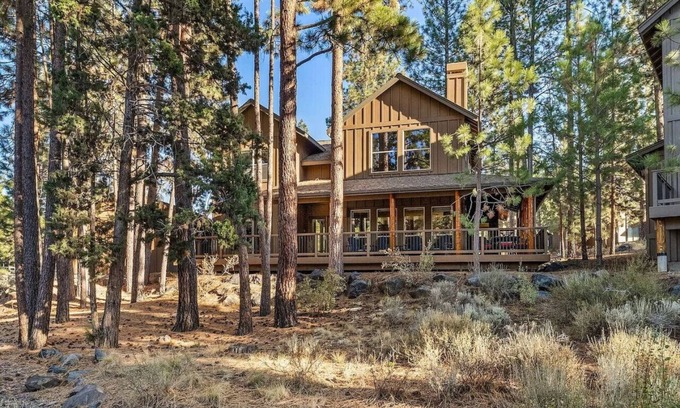 RiverWild Apartment | Serenity Retreat: Near Mt. Bachelor with Pool, Spa, River & Outdoor Trails
