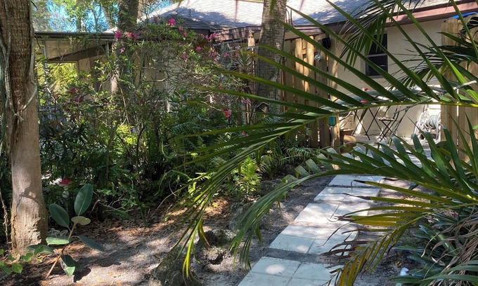 Fort Myers Shores House | Serenity Suite - Pet friendly