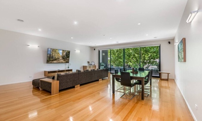 Bendigo Apartment | Serpentine Park on View