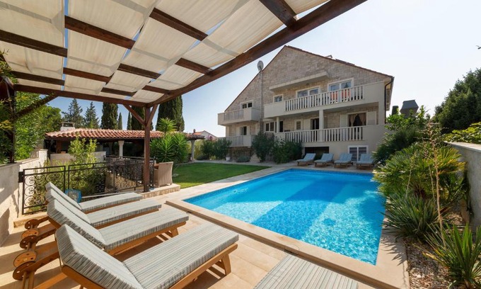 Bol Bed & Breakfast | Serviced Family Suite by the sea, Mezaninе lеvеl