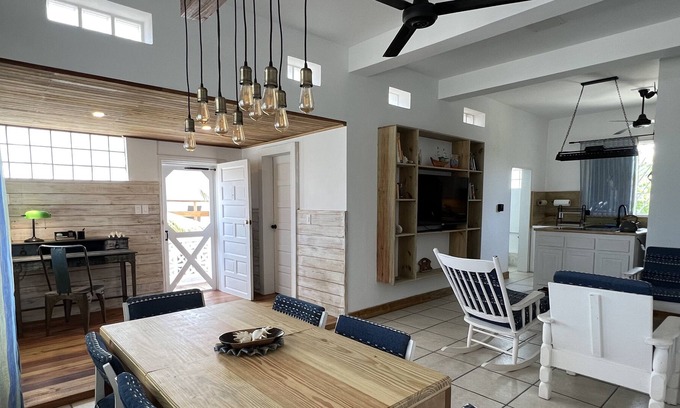 Caye Caulker Apartment | Serviced luxury apartment on the beach