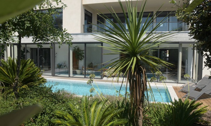 Sete Villa | SETE, listed villa 240 m2, 50 meters from the beach, 1st sea line, swimming pool